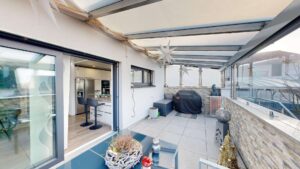 Terasse mit Glaspergola - EG