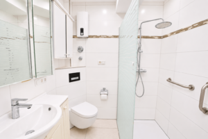 Badezimmer - Dusche - Links