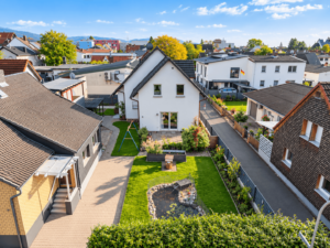Garten mit Blick auf das EFH
