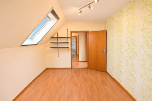 Zimmer im Dachgeschoss – EFH