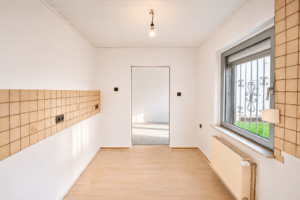Küche mit Speisekammer – DHH